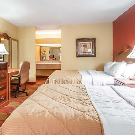 Clarion Inn & Suites University Center-2
